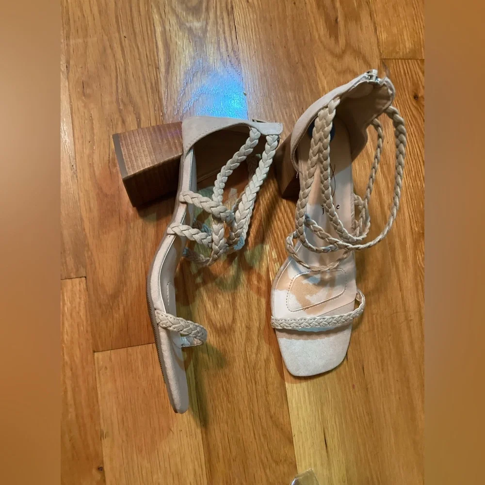 Joie Light nude color strappy block heeled sandals size 6.5 NEW - Picture 8 of 9